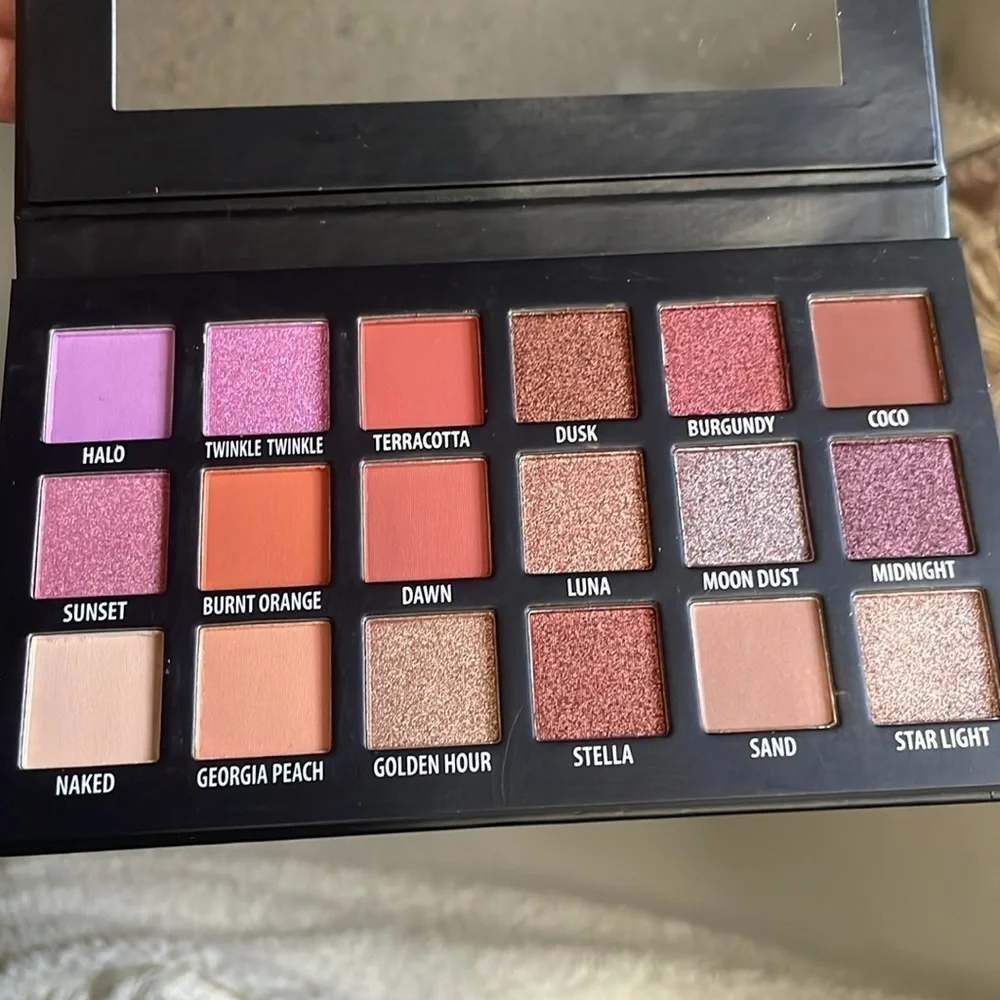 KAB cosmetics Day & Night eyeshadow palette